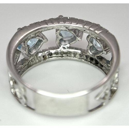 523 - A 18K WHITE GOLD 0.38CT DIAMOND & BLUE TOPAZ RING. TOTAL WEIGHT 5G. SIZE M. REF AS 1077.