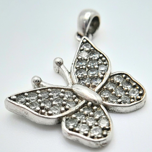 614 - STERLING SILVER STONE SET BUTTERFLY PENDANT / CHARM. 2.5G IN WEIGHT. APPROX 1.2CM IN LENGTH.
Ref: 87... 