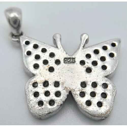 614 - STERLING SILVER STONE SET BUTTERFLY PENDANT / CHARM. 2.5G IN WEIGHT. APPROX 1.2CM IN LENGTH.
Ref: 87... 