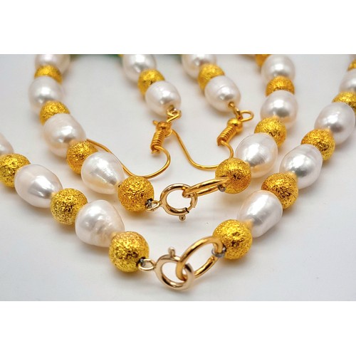 168 - A very feminine cultured pearl necklace, bracelet and earrings set with green jade elements and 9 K ... 