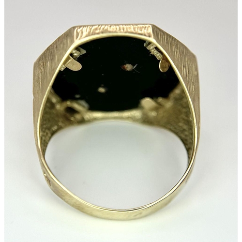 11 - A 9K GOLD RING WITH A FLYING EAGLE FIGURE IN THE CENTRE .     5.2gms    size U