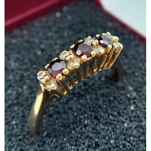 139 - Sophisticated 9 carat GOLD , Triple Gemstone GARNET RING. Full UK hallmark .Beautiful condition.  2.... 