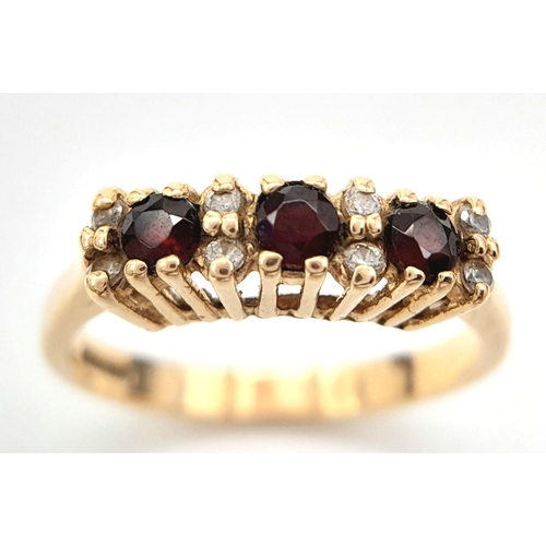 139 - Sophisticated 9 carat GOLD , Triple Gemstone GARNET RING. Full UK hallmark .Beautiful condition.  2.... 