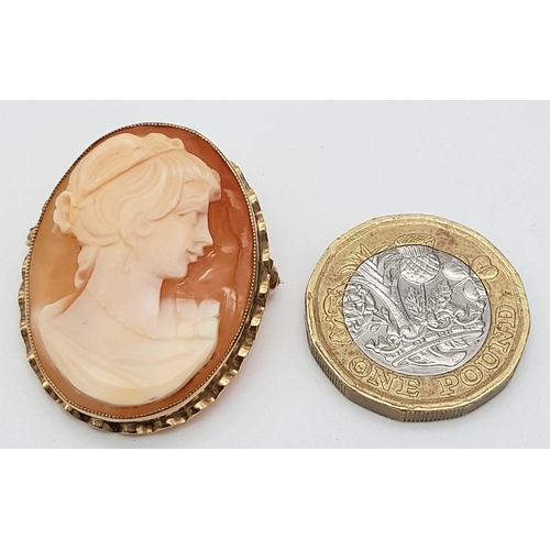 216 - Vintage 9 carat GOLD CAMEO BROOCH. Full hallmark for Birmingham 1979. Excellent condition. Overall w... 