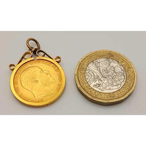 519 - 1/2 Sovereign in 9K gold Mount. Total weight 5.3g. Ref 1426I/1427I.