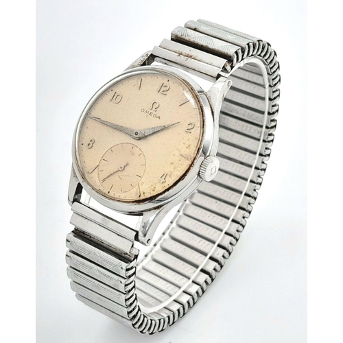 63 - Gentlemans Vintage 1950’s OMEGA WRISTWATCH. Finished in stainless steel with expandable bracelet. Su... 