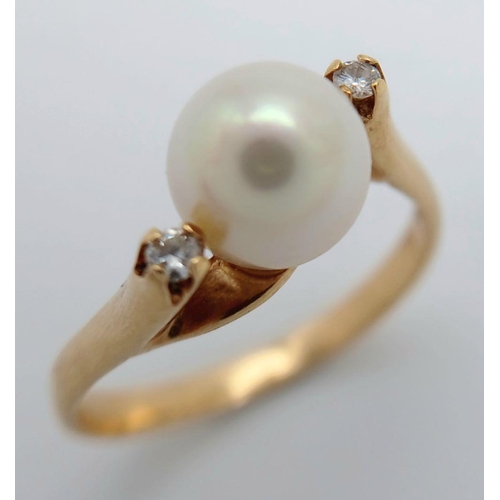 88 - An 18K Yellow Gold Pearl and Diamond Twist Ring. Size M/N. 3.3g total weight.