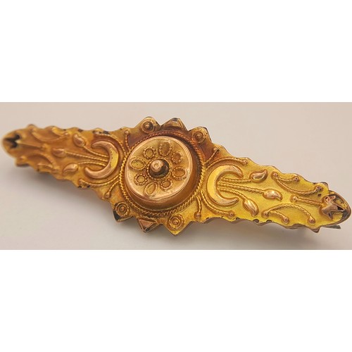 149 - An Antique Victorian Etruscan 9K Yellow Gold Brooch. Pin has been replaced. 4cm. 1.8g