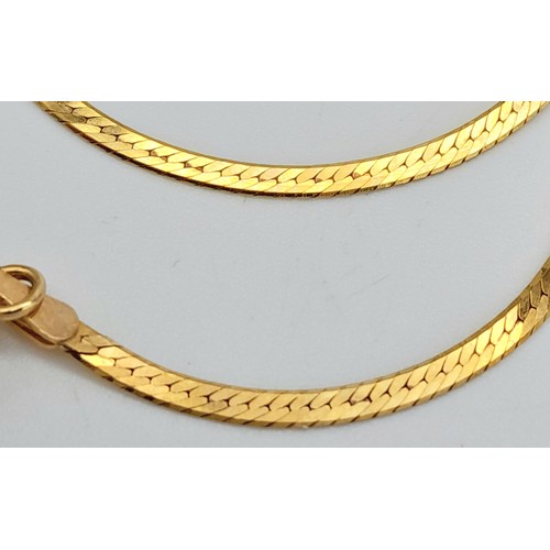 288 - A 9K Yellow Gold Herringbone Bracelet. 16cm. 1.05g.