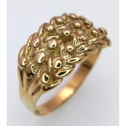 114 - A Vintage 9K Yellow Gold Keeper Ring. Size O. 3.67g