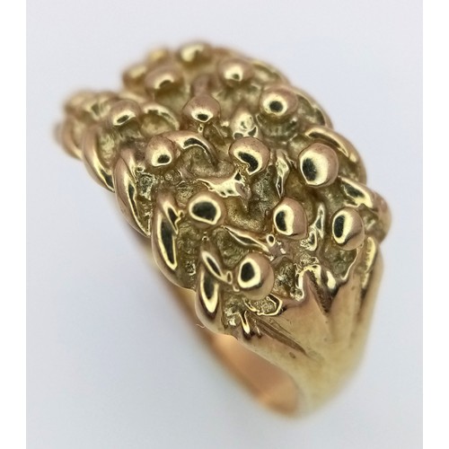 114 - A Vintage 9K Yellow Gold Keeper Ring. Size O. 3.67g