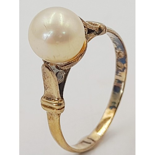 135 - A Vintage 18K Yellow Gold Pearl Solitaire Ring. Size M. 2g total weight.