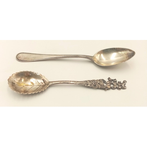 1510 - 2X vintage 800 silver decorative spoons. Total weight 26.2G. Total length 12 and 13.5cm.