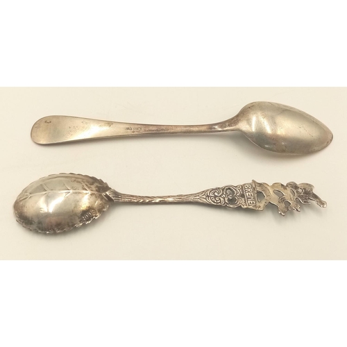 1510 - 2X vintage 800 silver decorative spoons. Total weight 26.2G. Total length 12 and 13.5cm.