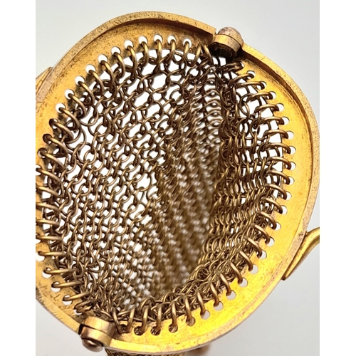 599 - An antique yellow metal change purse. 7 X 4cm.