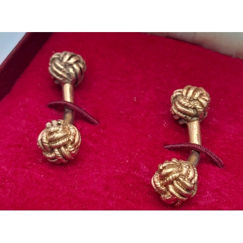 100 - A Pair of 9K Yellow Gold Decorative Knot Cufflinks. 11g.