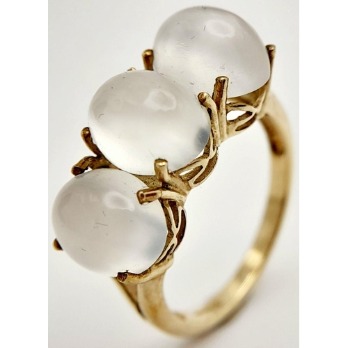 188 - Impressive 9 carat GOLD and TRIPLE MOONSTONE RING. Full UK hallmark. 3.67 grams. Size M 1/2 - N.