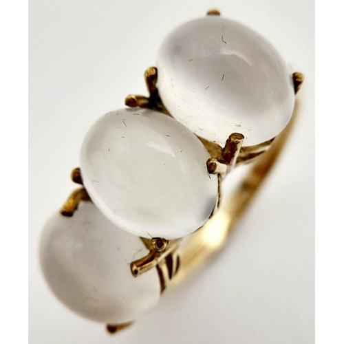 188 - Impressive 9 carat GOLD and TRIPLE MOONSTONE RING. Full UK hallmark. 3.67 grams. Size M 1/2 - N.