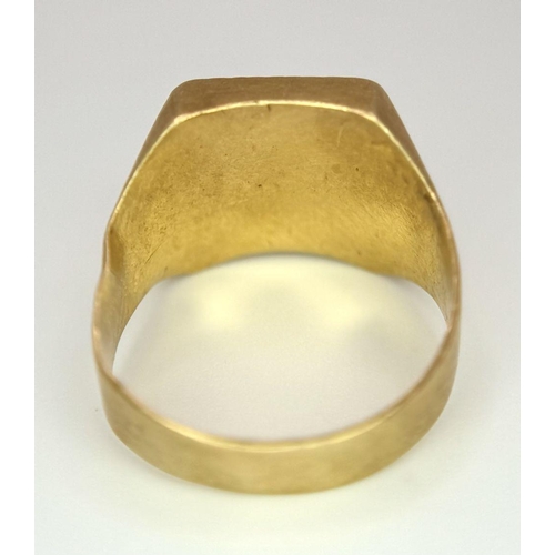 255 - An 18K Yellow Gold Signet Ring. Size I. 4.4g weight.