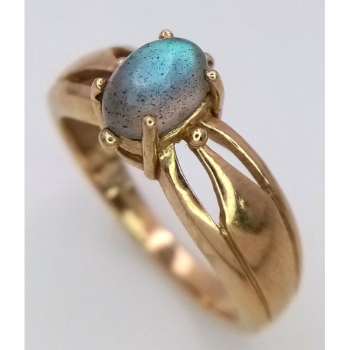 630 - Attractive 9 Carat GOLD RING with RAINBOW MOONSTONE CABOCHON to top.Full UK hallmark. 3.2 grams. Siz... 