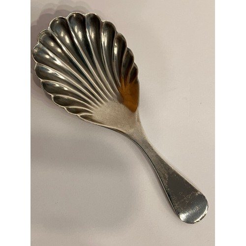 252 - Antique SILVER TEA CADDY SPOON. Clear hallmark for James Swann & son, Birmingham 1922. Shell design ... 