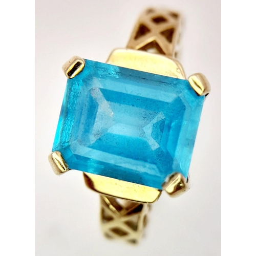 174 - Impressive 9 carat GOLD and SWISS BLUE TOPAZ RING. Having an Emerald cut 3.38 carat Blue Topaz Solit... 