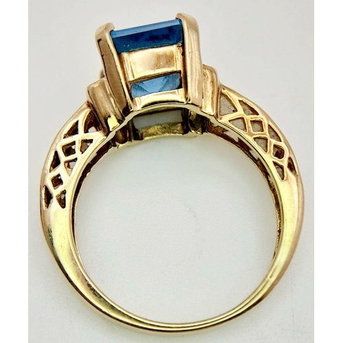 174 - Impressive 9 carat GOLD and SWISS BLUE TOPAZ RING. Having an Emerald cut 3.38 carat Blue Topaz Solit... 