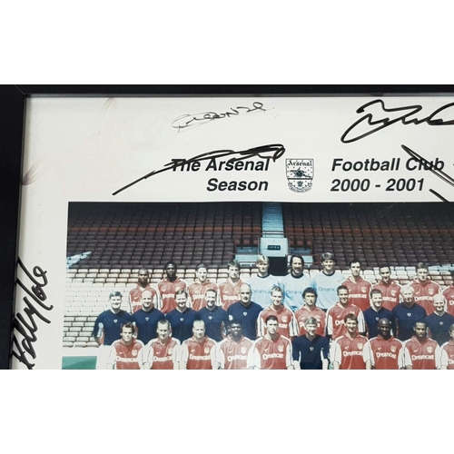 253 - A Signed (15 signatures) Arsenal 2000/2001 Team Photo. A lot of these players went on to become Invi... 