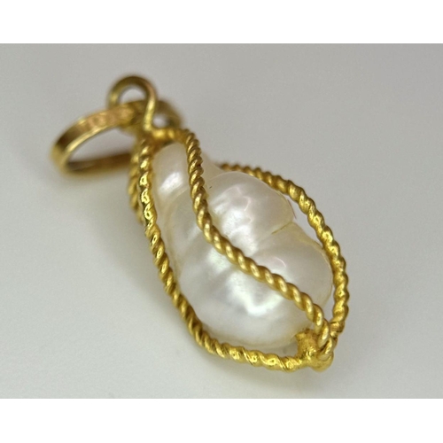 620 - An 18K Yellow Gold Rice Pearl Pendant. 2cm. 0.66g weight.