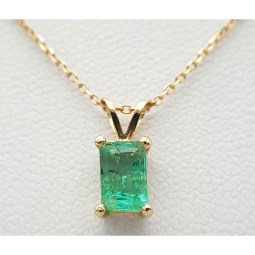 624 - An 18K Gold and Emerald Pendant on an 18K Gold Disappearing Necklace. 10mm and 44cm. 1.7g total weig... 