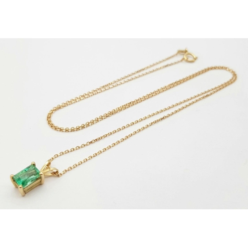 624 - An 18K Gold and Emerald Pendant on an 18K Gold Disappearing Necklace. 10mm and 44cm. 1.7g total weig... 