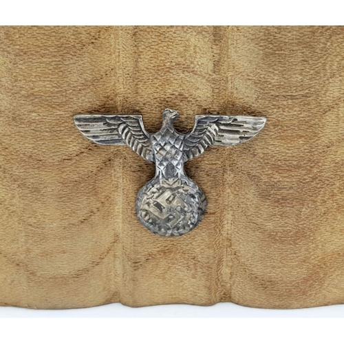 657 - WW2 German Patriotic Box with an Eastern Front Medal inside.