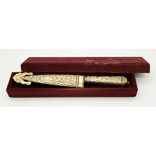 1506 - A vintage ornament decorative knife with case. Come with the original box.