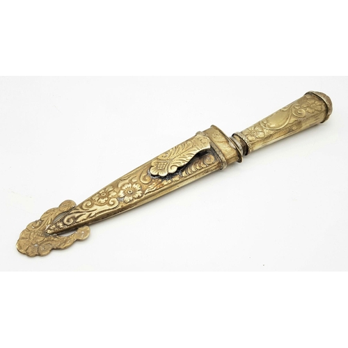 1506 - A vintage ornament decorative knife with case. Come with the original box.