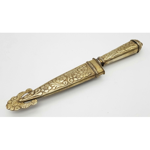 1506 - A vintage ornament decorative knife with case. Come with the original box.