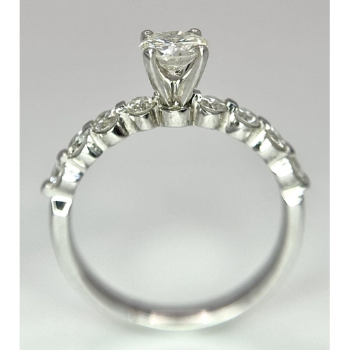 27 - A 14K WHITE GOLD DIAMOND SOLITAIRE RING WITH DIAMOND SHOULDERS - 0.50CT ROUND BRILIANT DIAMOND WITH ... 