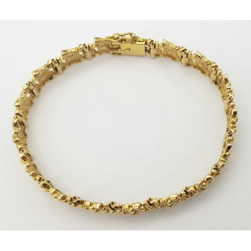 43 - A 9K Yellow Gold Decorative Bark Effect Gate Bracelet. 18cm. 18.8g weight.