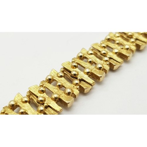 43 - A 9K Yellow Gold Decorative Bark Effect Gate Bracelet. 18cm. 18.8g weight.