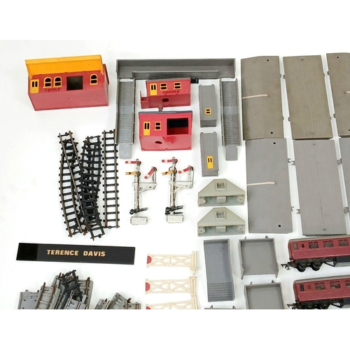 92 - A Large Vintage Collection of Tri-ang Railway Coaches and Accessories. Please see detailed inventory... 