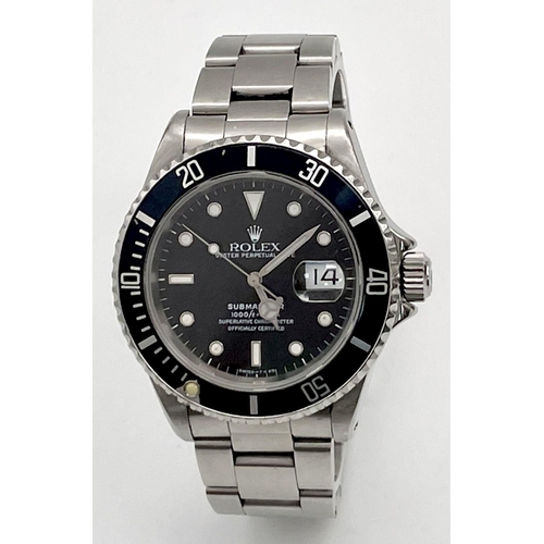 9 - An Early 1990s Rolex Submariner Automatic Gents Watch. Model 16610. Stainless steel bracelet and cas... 