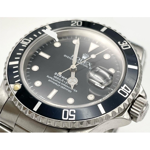 9 - An Early 1990s Rolex Submariner Automatic Gents Watch. Model 16610. Stainless steel bracelet and cas... 