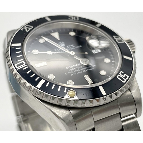 9 - An Early 1990s Rolex Submariner Automatic Gents Watch. Model 16610. Stainless steel bracelet and cas... 