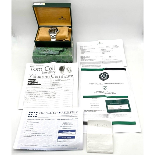 9 - An Early 1990s Rolex Submariner Automatic Gents Watch. Model 16610. Stainless steel bracelet and cas... 