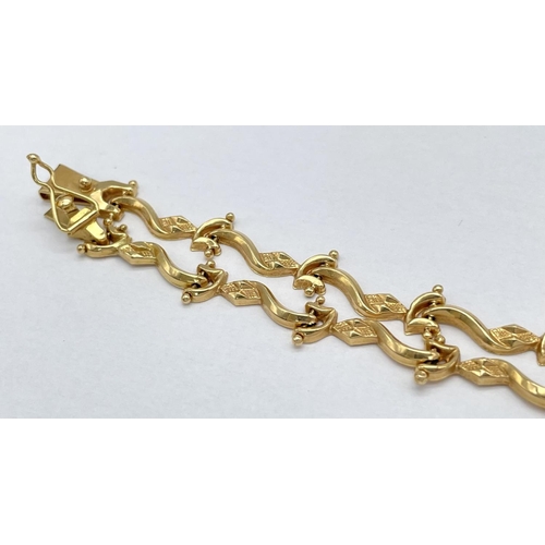 5 - AN 18K GOLD DESIGNER NECKLACE BASED ON THE 