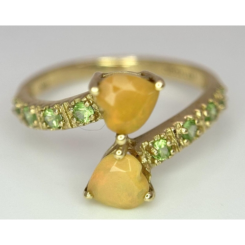 635 - A 9K Yellow Gold Stone Set Twist Ring, 1.8g total weight, size L 1/2.
ref: 1656I