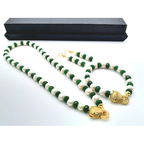 115 - A very glamorous green jade and natural cultured pearl necklace, bracelet and earrings set with gold... 