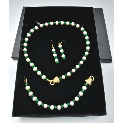 115 - A very glamorous green jade and natural cultured pearl necklace, bracelet and earrings set with gold... 