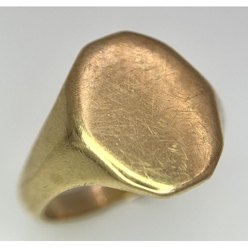 15 - A Vintage 9K Yellow Gold Signet Ring. Size R. 5.6g.