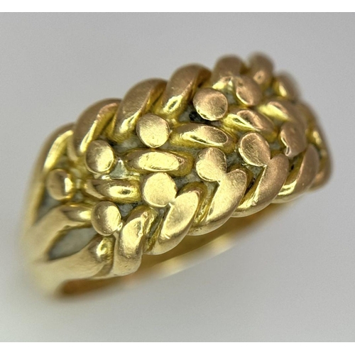 29 - A Vintage 18K Yellow Gold Keeper Ring. Size O. 7.4g.