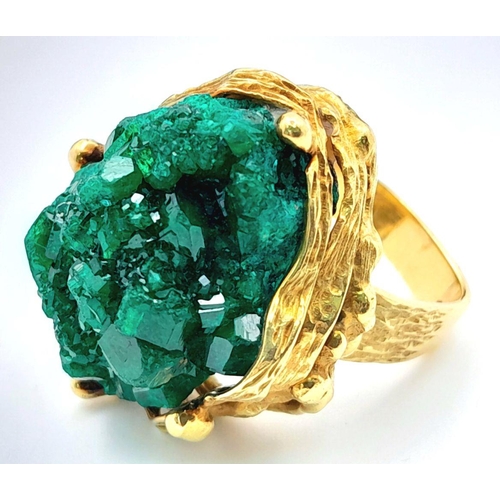 52 - A vintage, 18 K yellow gold, uniquely created, “brutalist” ring with a large cluster of beautifully ... 